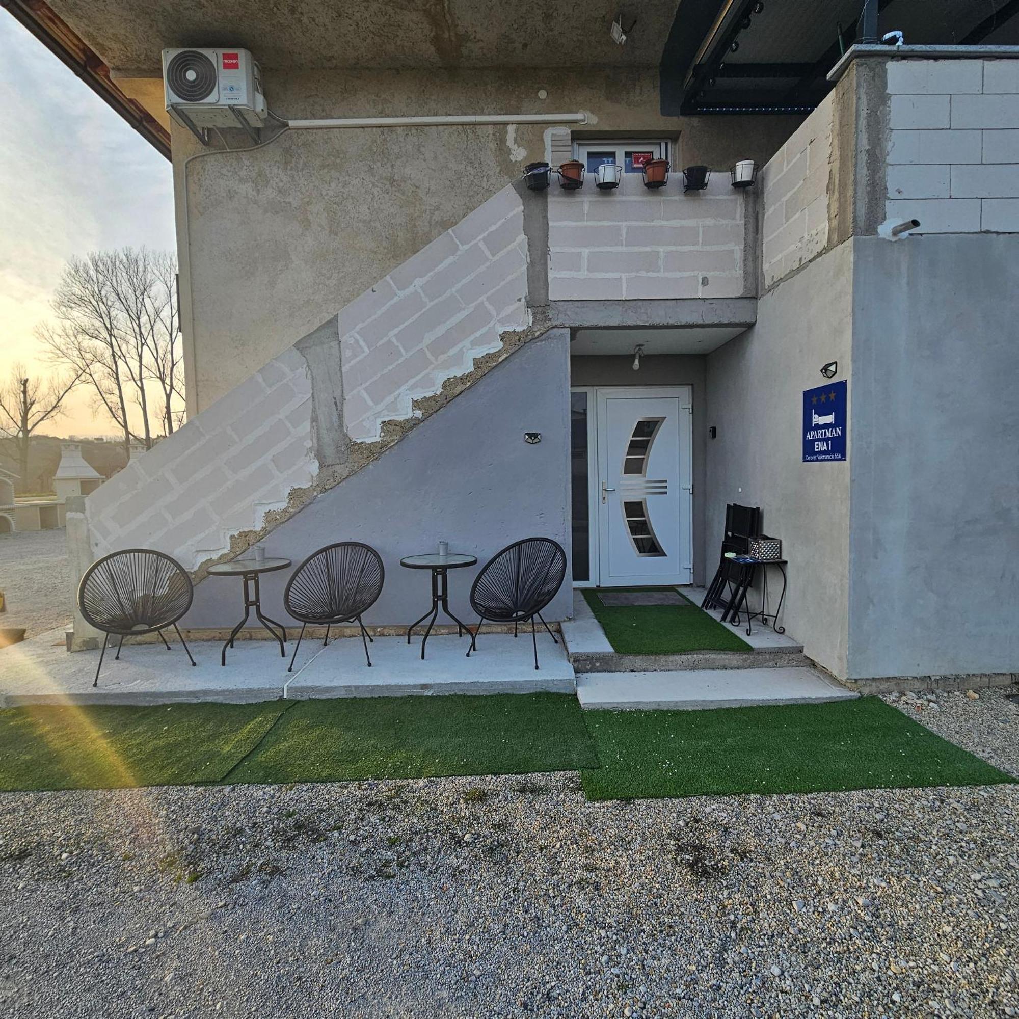 Апартаменти Ena1 & Ena2 -Big Free Parking Карловаць Екстер'єр фото